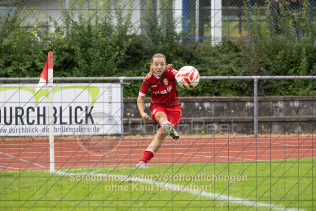 20251012_144711_1326 | #,1.FC Donzdorf (schwarz) vs. VfB Stuttgart II (rot), Fussball, Frauen-Verbandsliga Württemberg, 05. Spieltag, Saison 2025/2026, Rasenplatz Lautertal Stadion, Süßener Straße 16, 73072 Donzdorf, 12.10.2025 - 13:00 Uhr,Foto: PhotoPeet-Sportfotografie/Peter Harich
