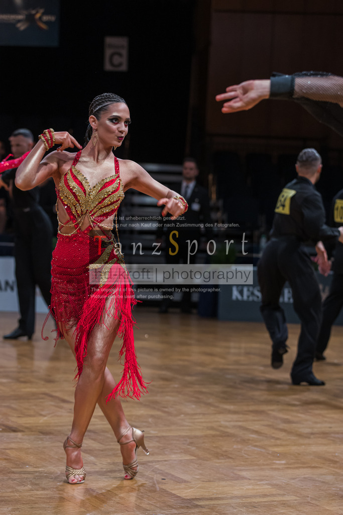 20250820_WDSF-Open-Latin-Rising Stars_1924 | Tanzsportbilder, Standardtanz, Lateintanz, WDSF, DTV, LTVB, dancecomp, goc, hessen tanzt, blaues band der spree, walzer, tango, wiener walzer, slowfox, quickstepp, samba, rumba, cha-cha-cha, paso doble. jive, hd-kroft photography, turniertanzsport