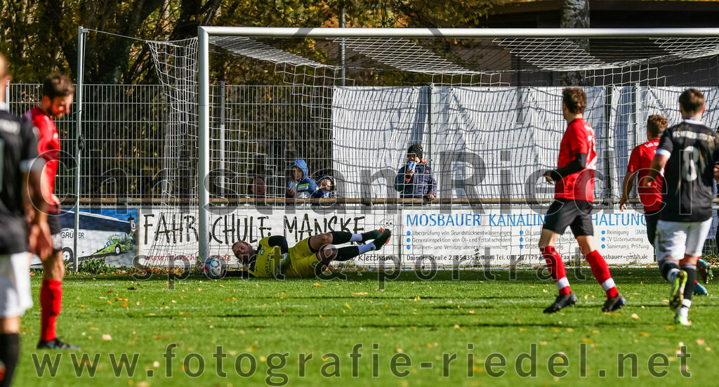2023-11-05_047_FC_Herzogstadt_gegen_TuS_Oberding | Erding, Deutschland, 05.11.2023:
Fußball, Kreisklasse 2023 / 2024, 14. Spieltag, FC Herzogstadt gegen TuS Oberding, Endergebnis: 4:5

Torwart Florian Leininger (FC Herzogstadt, #22)

Foto: Christian Riedel / fotografie-riedel.net