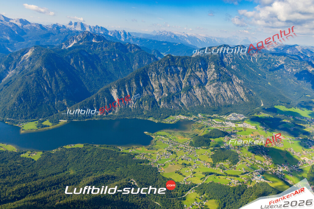 Luftbild Vs Google Maps  Hallstätter See  Hallstatt -Das Luftbild wurde 2025 vom UL-Flugzeug heraus erstellt ( keine Drohne ) - Hochauflösende Luftaufnahme -Nicht vergleichbar mit Google Maps oder Satelittenbilder- Die Geschenkidee !Mit Lizenz und Bildrechte bestellbar