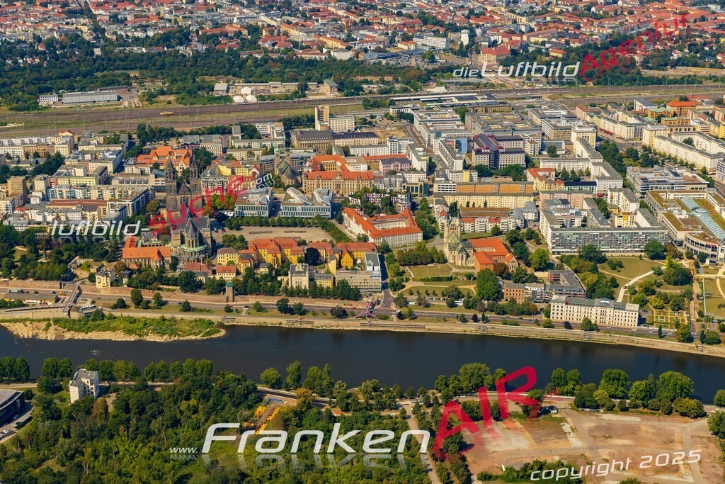 Schöne Luftaufnahme als Geschenk in Schleinufer Magdeburg - Die Luftbildaufnahme wurde 2025 vom UL-Flugzeug heraus erstellt ( keine Drohne ) - Hochauflösende Luftaufnahme -Nicht vergleichbar mit Google Maps oder Satelittenbilder- Die Geschenkidee !Mit Lizenz und Bildrechte bestellbar