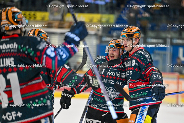 AUT, ICE, Black Wings Linz (AUT) vs Fehervar AV 19 (HUN) | 22.12.2023, Eishalle Linz, AUT, ICE Eishockey Liga, Black Wings Linz (AUT) vs Fehervar AV 19 (HUN), im Bild Jubel Spieler EHC Black Wings Linz (BWL)


// ICE win2day Hockey League Match between Black Wings Linz (AUT) vs Fehervar AV 19 (HUN) in Linz, Austria on 2023/12/22