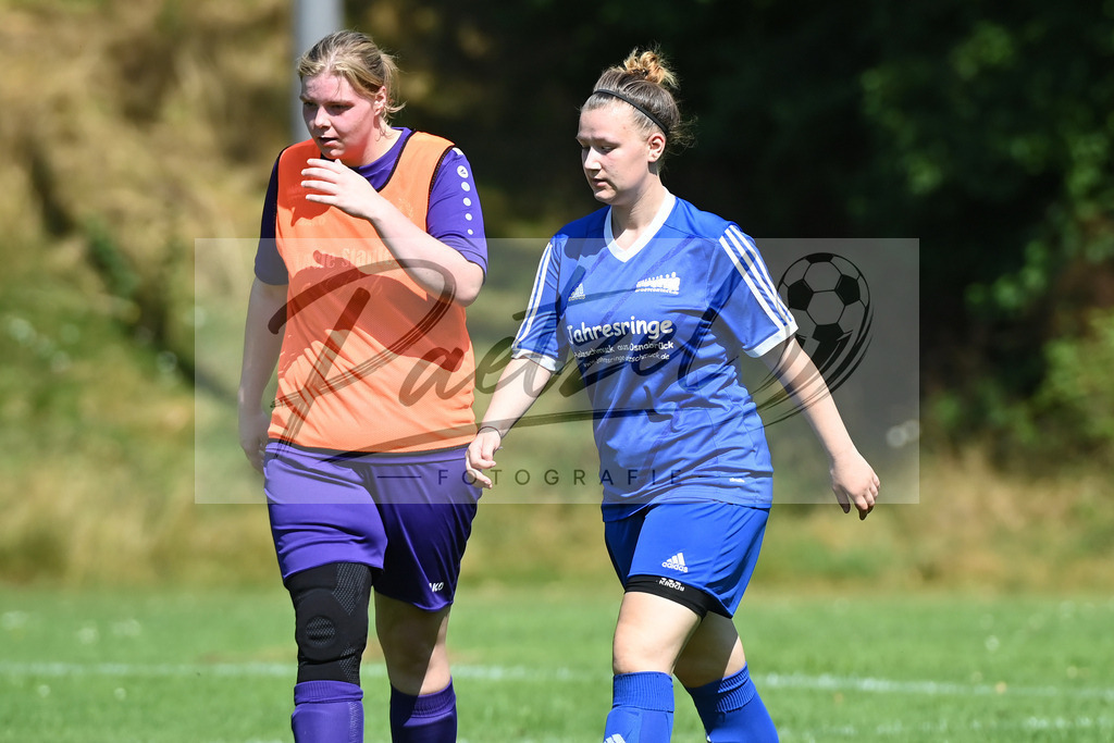 VFBGRE20200816_0011 | Fussball, Frauen:   bei dem Testspiel zwischen VfB Schinkel und TSG 07 Burg Gretesch IV auf der Sportanlage am Zuschlag am 16.08.2020 in Osnabrueck, Deutschland. - Realisiert mit Pictrs.com