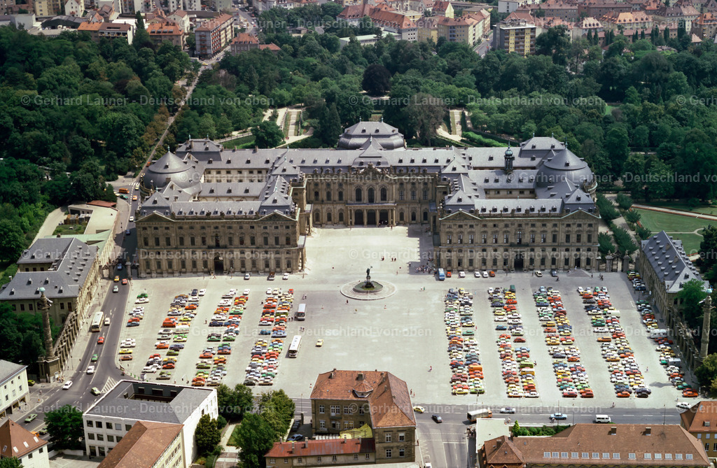 9100205 | Würzburger Residenz ist ein barocker Schlossbau am Rande der Innenstadt von Würzburg, der 1720 begonnen wurde und bis 1744 vollendet war.