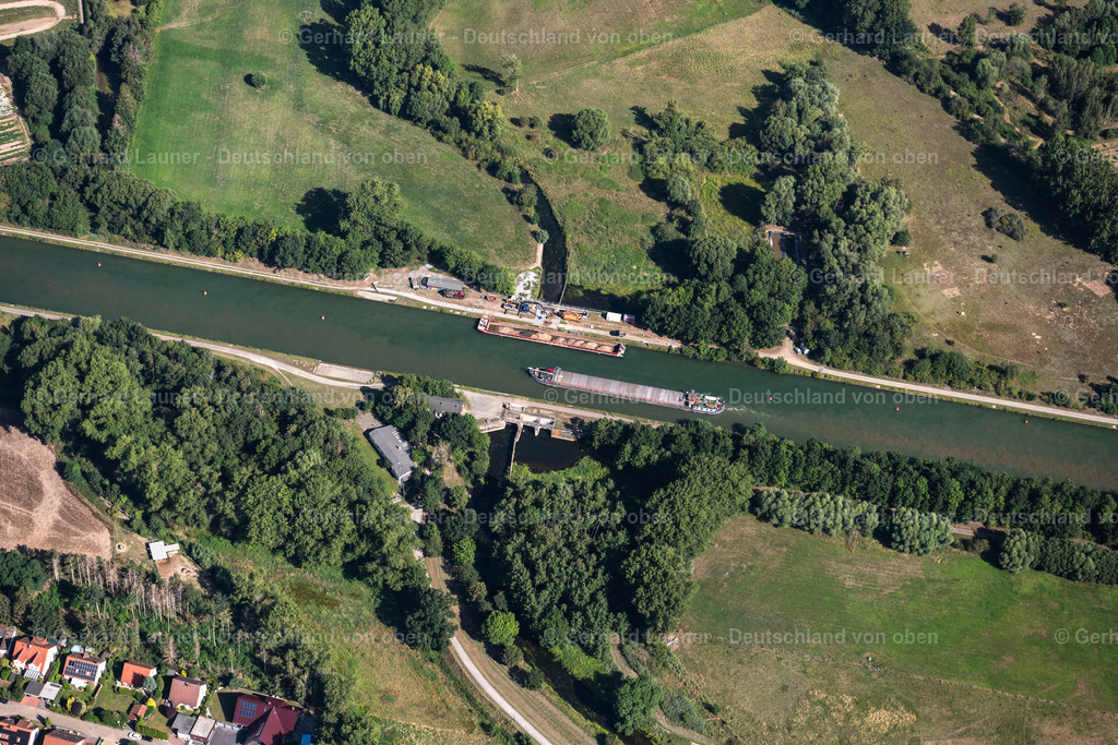 4035070 | BRAUNSCHWEIG 31.07.2020 Baustelle der Kanalarbeiten am Flusslauf des Kanals "Mittellandkanal" am Okerdüker an der Straße Am Okerdüker in Braunschweig im Bundesland Niedersachsen, Deutschland. Weiterführende Informationen bei: Wasserstraßen- und Schifffahrtsamt Mittellandkanal / Elbe-Seitenkanal. // Construction site of the canal works on the course of the canal "Mittellandkanal" on Okerdueker in Brunswick in the state Lower Saxony, Germany. Further information at: Wasserstrassen- und Schifffahrtsamt Mittellandkanal / Elbe-Seitenkanal. Foto: Gerhard Launer