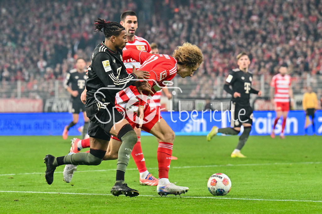 1. FC Union Berlin - FC Bayern München | Berlin, DEUTSCHLAND - 8. NOVEMBER: im Duell Michael OLISE (FC Bayern Munich 17) und Alex KRAL (Union Berlin 33) während dem Bundesligamatch zwischen dem 1. FC Union Berlin und dem FC Bayern München am 10. Spieltag im Stadion an der alten Försterei am 8. November 2025 in Berlin, Germany / DFL REGULATIONS PROHIBIT ANY USE OF PHOTOGRAPHS AS IMAGE SEQUENCES AND/OR QUASI-VIDEO - Rani KHEDIRA (Union Berlin 8)