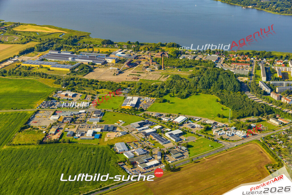 Luftaufnahme Ribnitz Ribnitz-Damgarten - Die Luftaufnahme wurde 2025 vom UL-Flugzeug heraus erstellt ( ohne Drohne ) - Hochauflösende Luftaufnahme - für professionelle Ausdrucke geeignet. Die Geschenkidee !Mit Lizenz und Bildrechte bestellbar