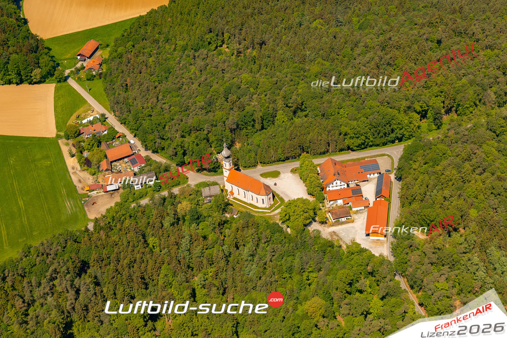 Das Luftbild zeigt : Dreifaltigkeitsberg Weng - Die Luftaufnahme wurde 2024 vom UL-Flugzeug aus erstellt ( keine Drohne ) - Hochauflösende Luftaufnahme - Für grossformatige Ausdrucke geeignet. Die Geschenkidee !Mit Lizenz und Bildrechte bestellbar