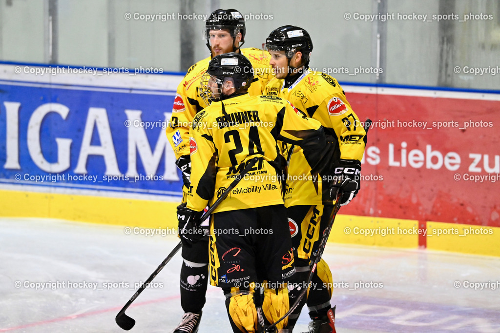 ESC Steindorf vs. MET PHOTOVOLTAIK HORNETS SPITTAL | Jubel HORNETS SPITTAL Mannschaft, #24 Brunner Noel EC Hornets Spittal, #12 Glavic Gasper EC Hornets Spittal, #27 Moser Daniel EC Hornets Spittal, ESC Steindorf vs. MET PHOTOVOLTAIK HORNETS SPITTAL, ESC Steindorf vs. MET PHOTOVOLTAIK HORNETS SPITTAL am 26.10.2024 in Steindorf (Ossiachersee Halle), Austria, (Photo by Bernd Stefan)
