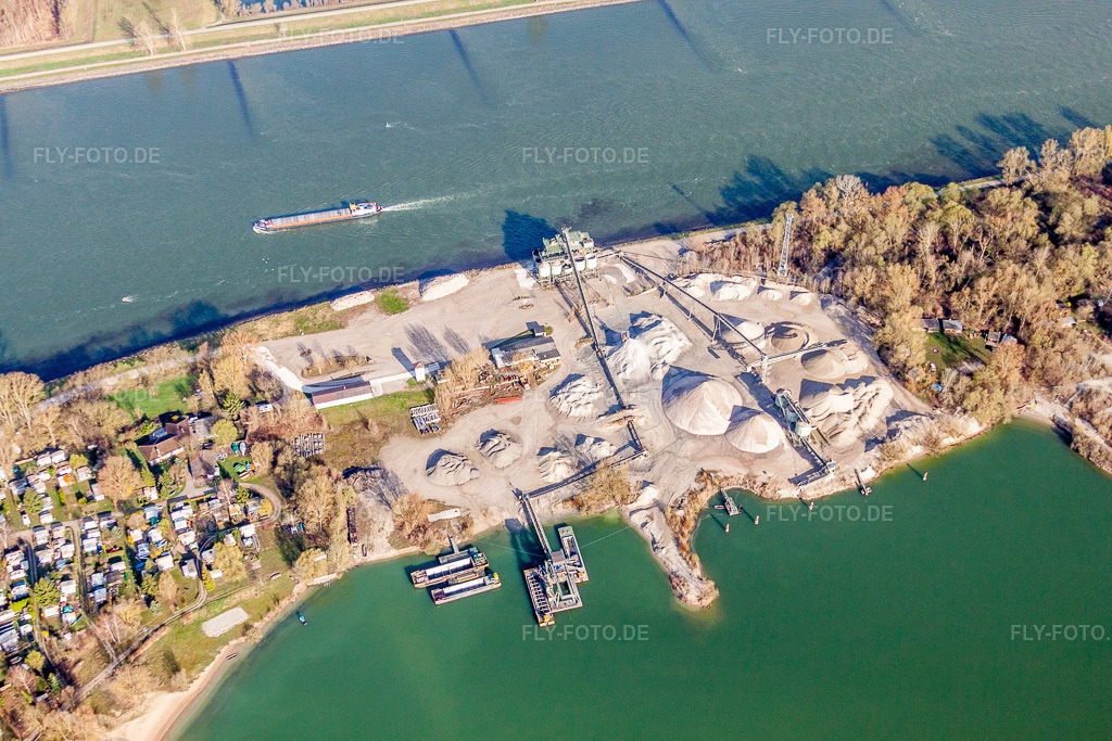 Luftbild: Gelände und Abraum- Flächen des Kies- Tagebau der Kiesgrube zwischen Rhein und Goldkanal in Steinmauern im Bundesland Baden-Württemberg in Deutschland. Foto: IMG_25580.jpg vom 02.04.2010 durch Werner Riehm/FLY-FOTO.de