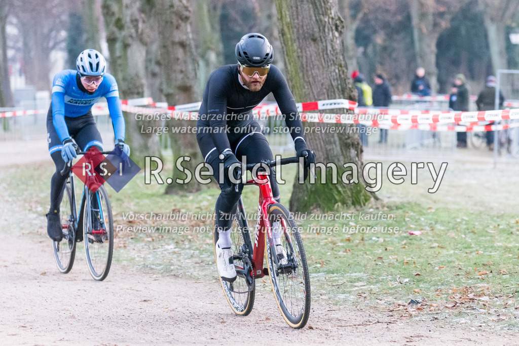 Radsport, 14. Lauf - Bikebeat Cyclo-Cross Bundesliga 2022/23 und 43. Harburger Weihnachtspreis im Stevens Cup 2022, Schwarzenbergplatz (Hamburg-Harburg), 18.12.2022 | Aus dem Rennen 6 / Männer Elite (Lizenzfahrer): 
Ludwig Cords (#9, Harvestehuder RSV v. 1909) gefolgt von Felix Dierking (#14, Radsport Nagel CX Team)