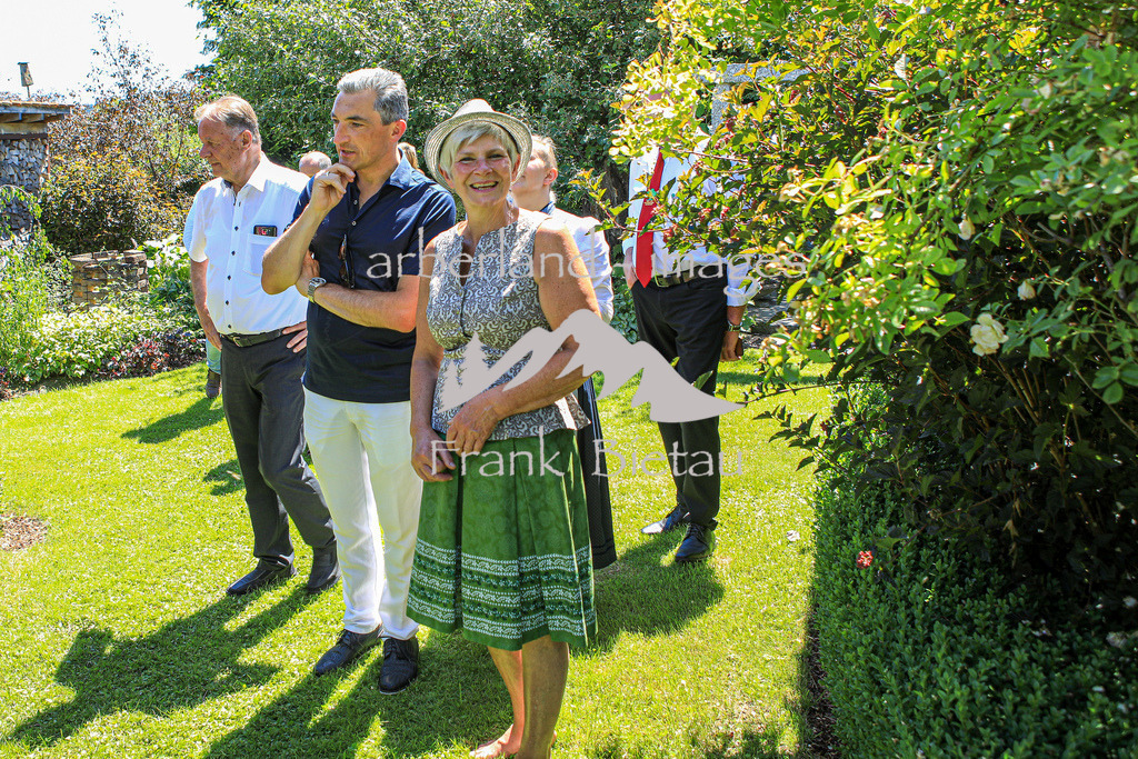 OE7A5659 | Dr.Ronny Raith besucht den Garten in Schweinhütt, vorn, Eigentümerin Frau Wühr