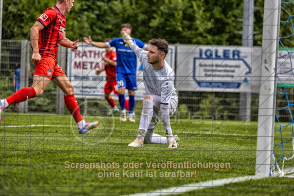20250706_161606_1520-Bearbeitet | #,TSG Salach (blau) vs. 1.FC Heidenheim (rot), Fußball, Freundschaftsspiel - WfV, Saison 2025/2026, Rasensportplatz, Staufenecker Str. 41, 73084 Salach, 06.07.2025 - 15:30 Uhr,Foto: PhotoPeet-Sportfotografie/Peter Harich