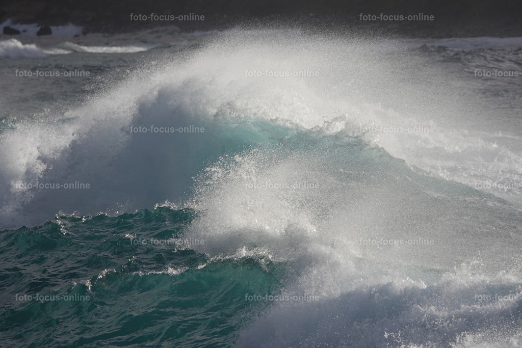 Wild waves | Atlantic breakwater