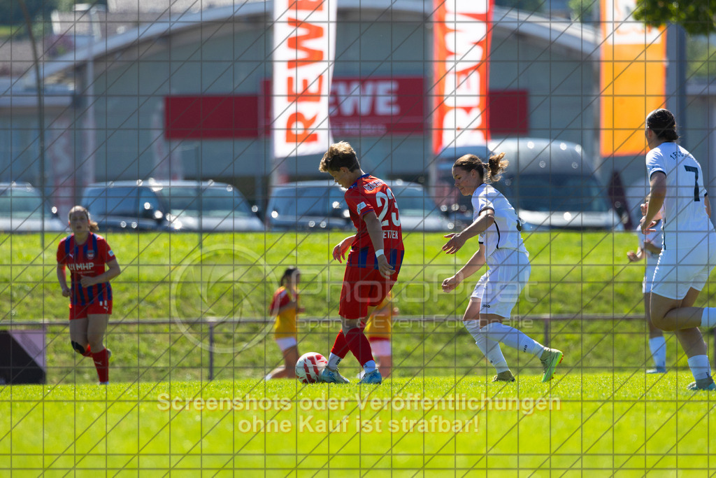 20260906_121344_0186_(c)_by_PhotoPeet | #,1.FC Donzdorf (weiß) vs. 1.FC Heidenheim 1846 (rot), Fußball, Frauen-Verbandspokal Gruppe 2, 2. Runde, Saison 2026/2027, Rasenplatz Lautertal Stadion, Süßener Straße 16, 73072 Donzdorf, 06.09.2026 - 11:00 Uhr,Foto: PhotoPeet / Sport- &amp; Eventfotografie / Peter Harich