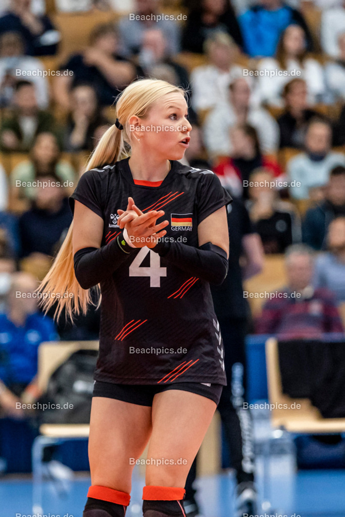 2022-00063265-Testspiel-Deutschland-Brasilien | Jubel Anna POGANY #4 (Libera) GER, 17.09.2022; Berlin Foto: Gerold Rebsch - www.beachpics.de
