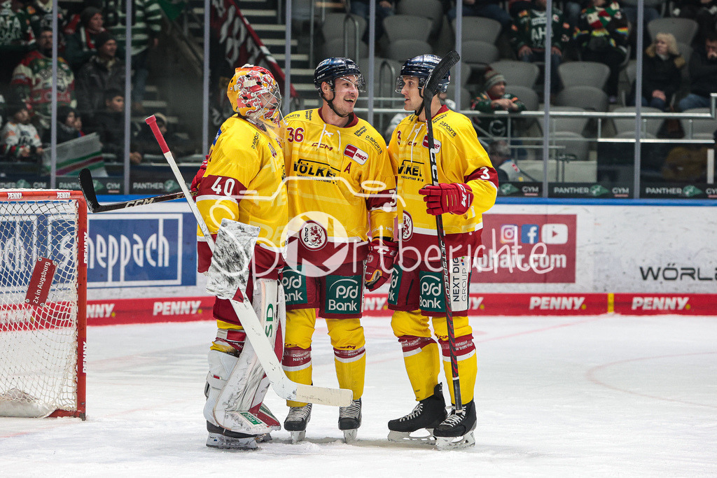 Augsburger Panther - Duesseldorfer EG | Henrik HAUKELAND (DEG #40) und Joonas JAERVINEN (DEG #36) freuen sich ueber den Sieg in Augsburg / Joonas JÄRVINEN / Alec McCREA (DEG #3)