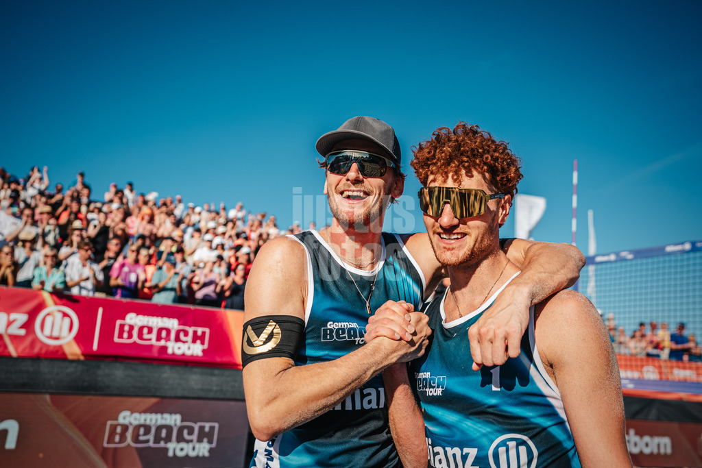 Beachvolleyball | Männer | Allianz German Beach Tour 2024 | Tourstop Kühlungsborn | 11.08.2024 | v.l. Paul Henning und Max Just gewinnen das Turnier in Kühlungsborn