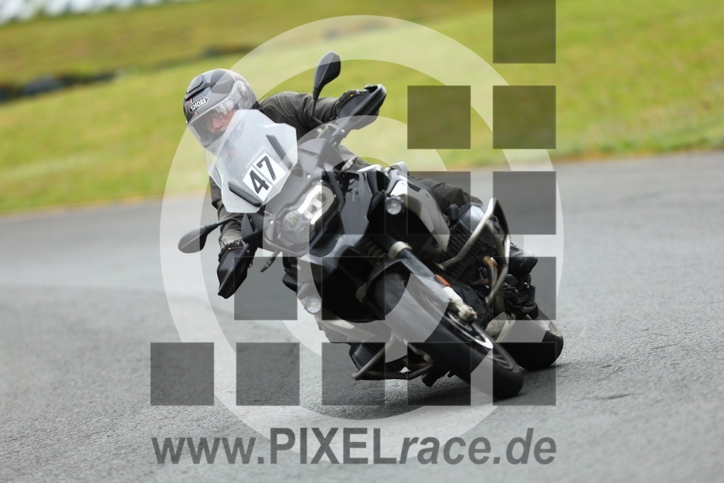 0047-20260511_01956 | Schöne Erinnerungen an spannende Momente - das festzuhalten ist unser Job. PIXELrace.de ist seit 2003 auf den Rennstrecken Europas unterwegs um die Action draußen beim Fahren und die wunderbare Stimmung imm Fahrerlager für euch einzufangen.