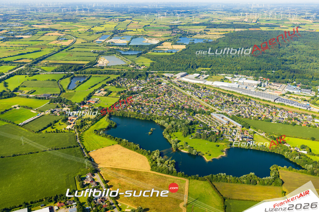 Klassische Luftaufnahme ohne Drohne zeigt:Weding Uferbereich Uferstrasse bei Handewitt - Die Luftbildaufnahme wurde 2025 vom UL-Flugzeug heraus erstellt ( keine Drohnenaufnahme ) - Hochauflösende Luftaufnahme -Nicht vergleichbar mit Google Maps oder Satelittenbilder- Die Geschenkidee !Mit Lizenz und Bildrechte bestellbar
