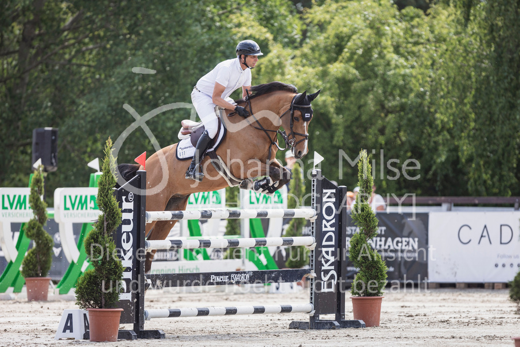 250531_MayDays_M2-Springen-549 | Deine schönsten Turniermomente als professionelle Fotos! Entdecke hochwertige Pferdesport-Fotografie im Online-Shop. Jetzt Fotos finden & bestellen!