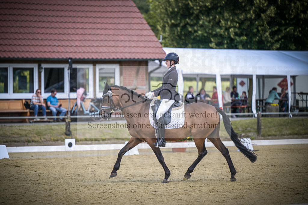DOS_2502 | Entdecke hochwertige Reitturnierfotos von Foto Oger. Professionell, emotional und authentisch – jetzt Lieblingsmomente im Shop bestellen.Deutschlandweite Turnierfotografie. - Realisiert mit Pictrs.com