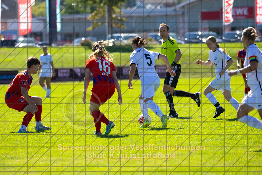 20260906_121111_0163_(c)_by_PhotoPeet | #,1.FC Donzdorf (weiß) vs. 1.FC Heidenheim 1846 (rot), Fußball, Frauen-Verbandspokal Gruppe 2, 2. Runde, Saison 2026/2027, Rasenplatz Lautertal Stadion, Süßener Straße 16, 73072 Donzdorf, 06.09.2026 - 11:00 Uhr,Foto: PhotoPeet / Sport- &amp; Eventfotografie / Peter Harich