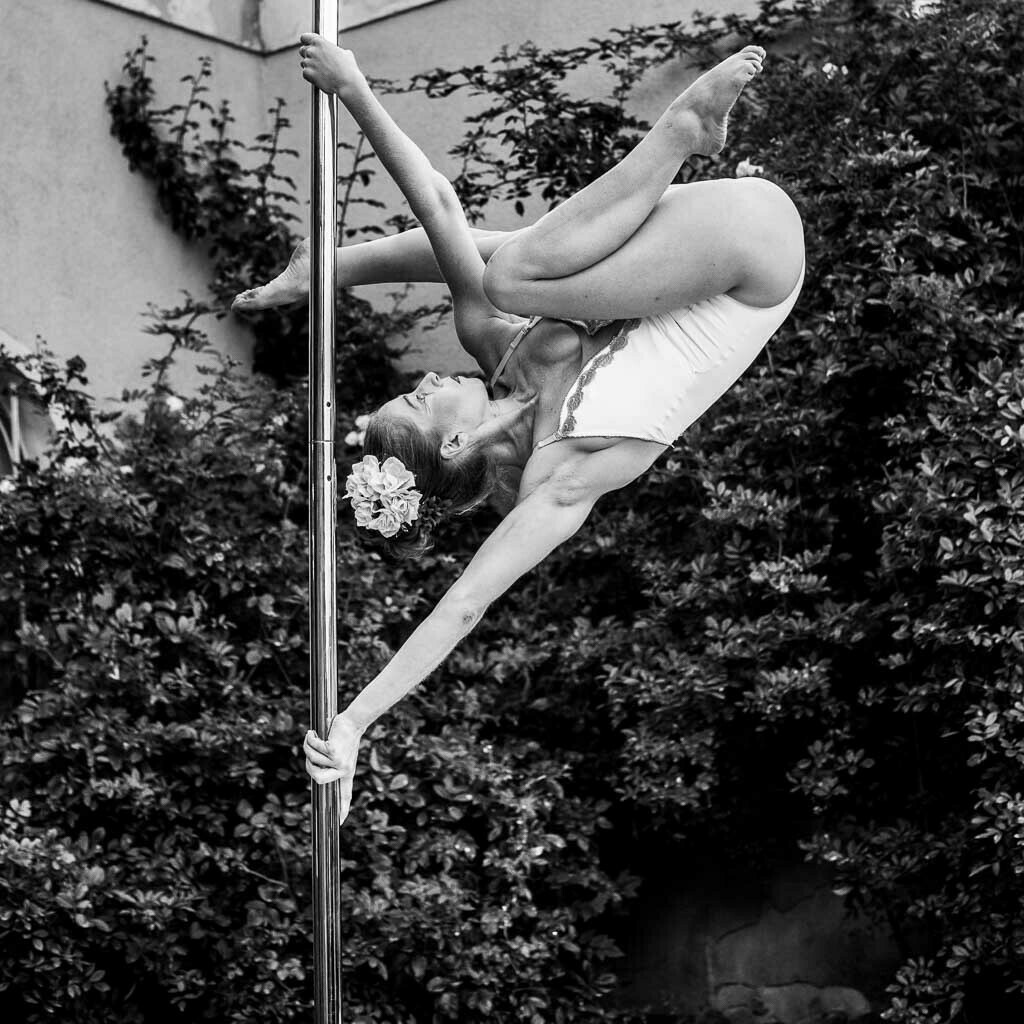 Flower Tales | Suzanne von Borsody und Kurt Holzkämper mit Lesung Flower Tales im Forte Belvedere Leisnig zum Festival Hallo Leisnig 2022. - Realisiert mit Pictrs.com