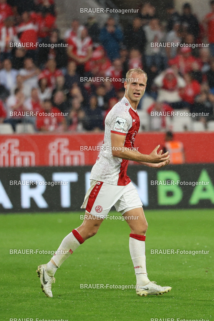 Rot-Weiss Essen - TSV Alemannia Aachen | Essen, Deutschland, 31.08.2025 Lucas Brumme  (Rot-Weiss Essen) gestikuliertwährend des 3.Liga Spiels zwischen  Rot-Weiss Essen und Alemannia Aachen am 31.08.2025 im Stadion an der Hafenstraße in Essen. (Foto von Timo Bluhmki-Schmidt/Brauer Fotoagentur