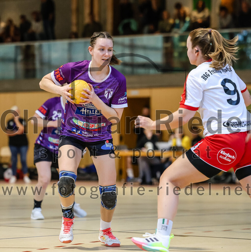 2024-10-13_076_SpVgg_Altenerding_gegen_SC_Freising | Erding, Deutschland, 13.10.2024:Handball, Bezirksoberliga Frauen Altbayern 2024 / 2024, 3. Spieltag, SpVgg Altenerding gegen SC Freising, Endergebnis: 26:35Julia Kranich (SpVgg Altenerding, #9), Franziska Edler (HSG Freising-Neufahrn, #9)Foto: Christian Riedel / fotografie-riedel.net