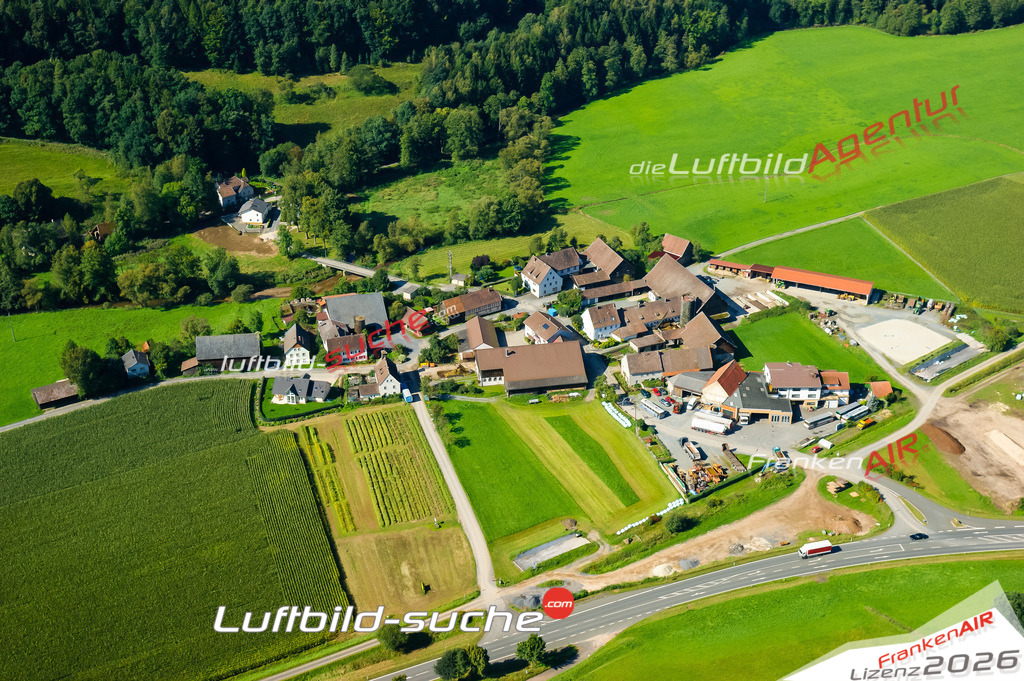 Die Luftaufnahme Leutendorf - Mitwitz wurde vom UL-Flugzeug (keine Drohne) aus fotografiert.Hohe Druck- Auflösung-die Geschenkidee!
