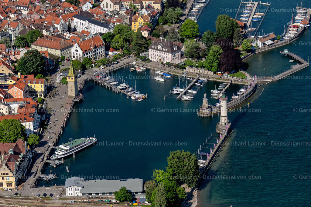 4028105 | LINDAU (BODENSEE) 17.05.2020 Schiffs- Anlegestellen am Hafenbecken des Binnenhafen am Ufer des Bodensee in Lindau (Bodensee) am Bodensee im Bundesland Bayern, Deutschland. Weiterführende Informationen bei: Volkshochschule Lindau (Bodensee). // Ship moorings at the inland harbor basin on the banks of Lake of Constance in Lindau (Bodensee) at Bodensee in the state Bavaria, Germany. Further information at: Volkshochschule Lindau (Bodensee). Foto: Gerhard Launer
