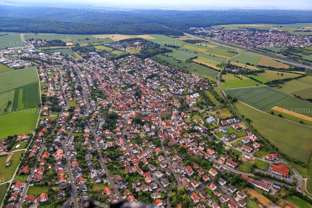 Luftbild: Ortsansicht aus Westen in Eisingen im Bundesland Bayern in Deutschland. Foto: IMG_089776.jpg vom 11.06.2016 durch Werner Riehm/FLY-FOTO.de