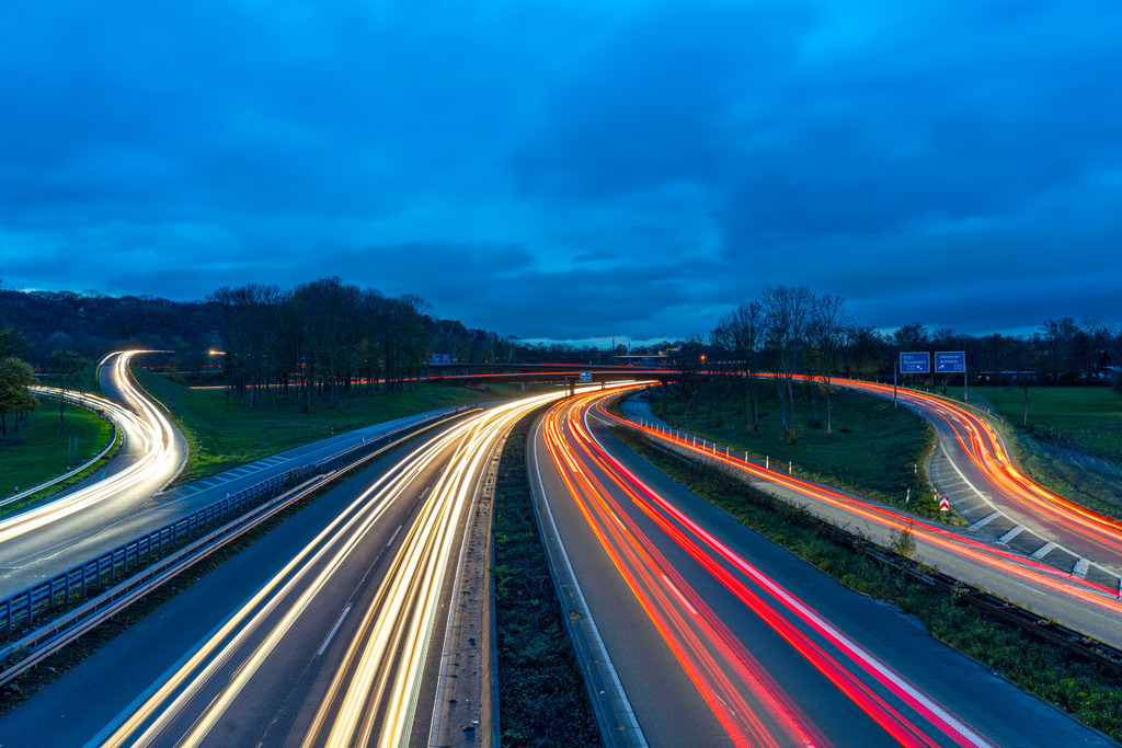 JT-201116 | Das Autobahnkreuz Kaiserberg, Autobahn A40, Ruhrschnellweg, kreuzt die A3, Brückenlandschaft, Autobahnbrücken und Eisenbahnbrücken, genannt Spagettiknoten, Duisburg, NRW, Deutschland,  - Realisiert mit Pictrs.com