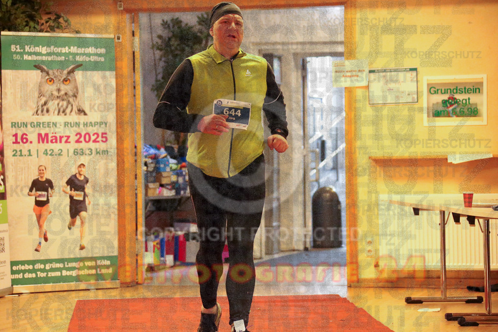 241208_1208_EX1_7369 | Sportfotografie im Rhein-Sieg Kreis, Köln, Bonn, NRW, Rheinland Pfalz, Hessen, etc. Unser Tätigkeitsfeld umfasst den Laufsport vom Volkslauf über den Marathon, Duathlon, Triathon bis zum Ultralauf wie Kölnpfad Ultra oder Schindertrail.