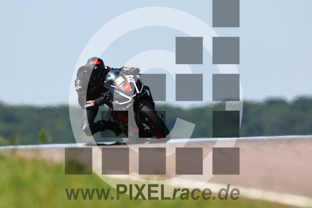 0723-20250621_01254 | Schöne Erinnerungen an spannende Momente - das festzuhalten ist unser Job. PIXELrace.de ist seit 2003 auf den Rennstrecken Europas unterwegs um die Action draußen beim Fahren und die wunderbare Stimmung imm Fahrerlager für euch einzufangen.