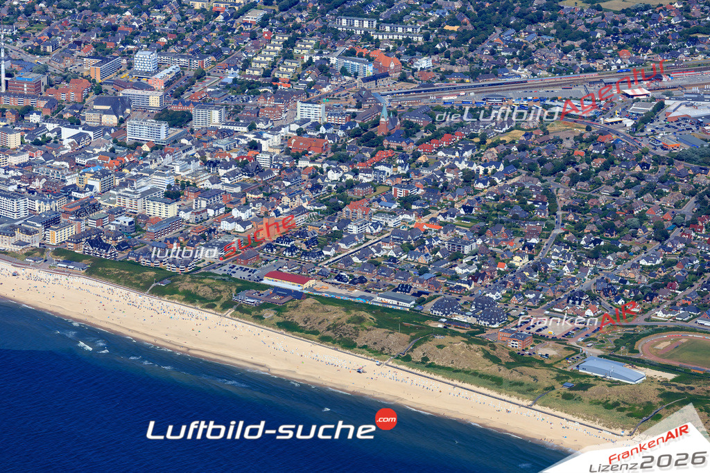 Die Luftbildaufnahme Westerland - Sylt wurde 2018 mittels Flugzeug (keine Drohne) erstellt. Perfekte Schärfe und Druck- Auflösung- Garantiert!