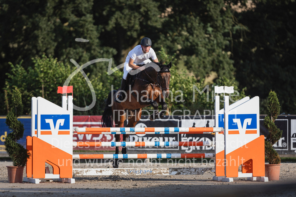 240628_LüPfSpTa_L-Spr-352 | Deine schönsten Turniermomente als professionelle Fotos! Entdecke hochwertige Pferdesport-Fotografie im Online-Shop. Jetzt Fotos finden & bestellen!