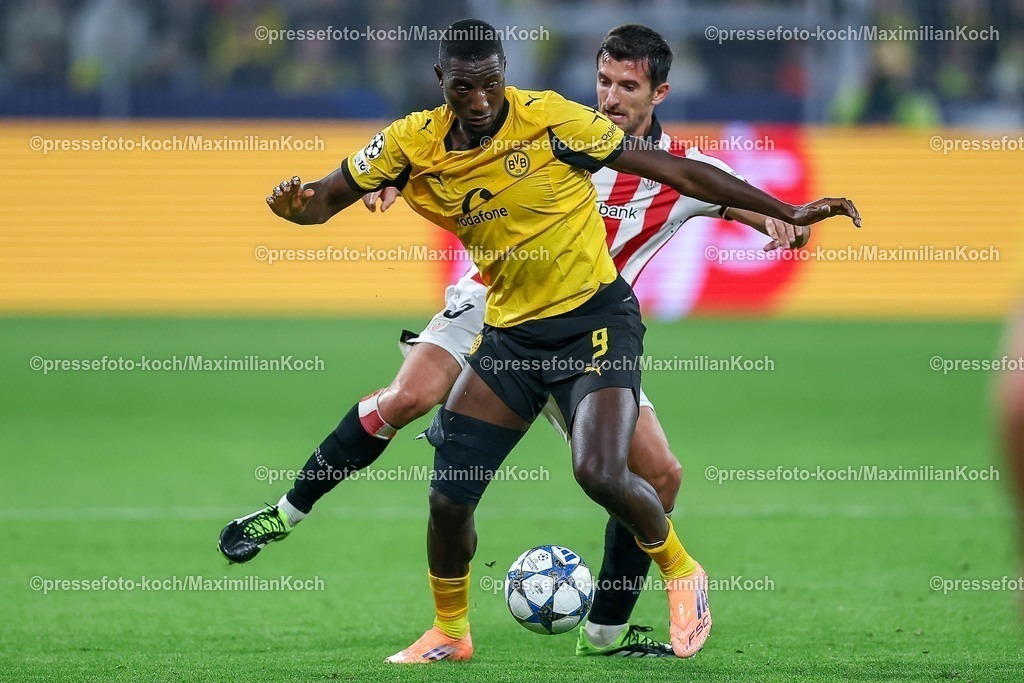 UCL01102501066 | 01.10.2025, Fußball, UEFA Champions League, Borussia Dortmund - Athletic Club Bilbao, BVB Stadion, 2. Spieltag, Saison 2025 2026: Serhou Guirassy (BVB #09) im Zweikampf gegen  Dani Vivian (Bilbao #03)  Regulations prohibit any use of photographs as image sequences and or quasi-video.