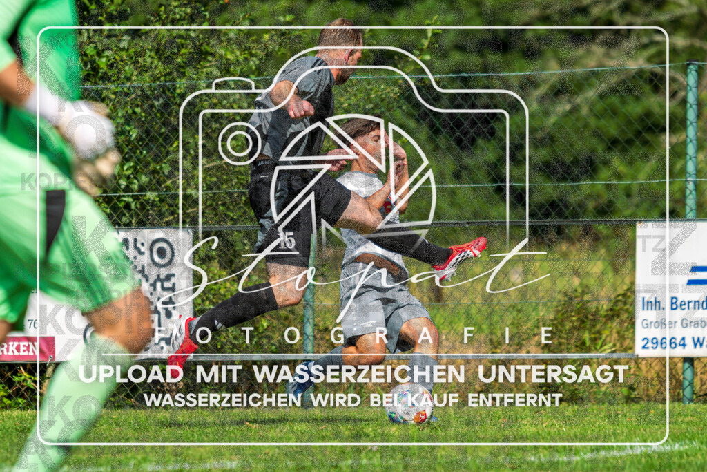 Kreisliga Herren HK - FG Fulde-Stellichte vs. Heidmark | Theo Kregel (FG Fulde-Stellichte #15), Kjell-Alexander Fritz (Heidmark #21); Kreisliga Herren HK - FG Fulde-Stellichte vs. Heidmark am 16.08.26 in Lehrdestadion, Stellichte - Realisiert mit Pictrs.com