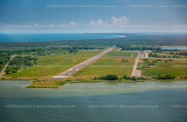 Usedom16062162Peenemuende | Flugplatz Peenemünde, ICAO-CodeEDCP ,Start- bzw Landebahn mit Anflugbefeuerung,  Insel Usedom,  Peenemünde, Ostsee, , Deutschland