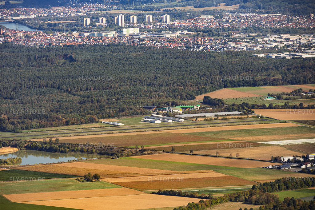 Luftbild: Flugplatz Aschaffenburg - EDFC in Großostheim im Bundesland Bayern in Deutschland. – Foto: IMG_159148.jpg vom 22.09.2026 durch Werner Riehm/FLY-FOTO.de – Auflösung des Originals: 5748 x 3832 px – Flugsportclub Aschaffenburg