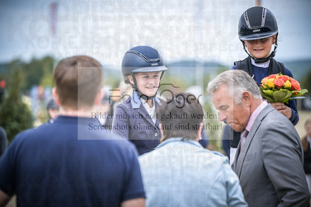 DOS_0041 | Entdecke hochwertige Reitturnierfotos von Foto Oger. Professionell, emotional und authentisch – jetzt Lieblingsmomente im Shop bestellen.Deutschlandweite Turnierfotografie. - Realisiert mit Pictrs.com