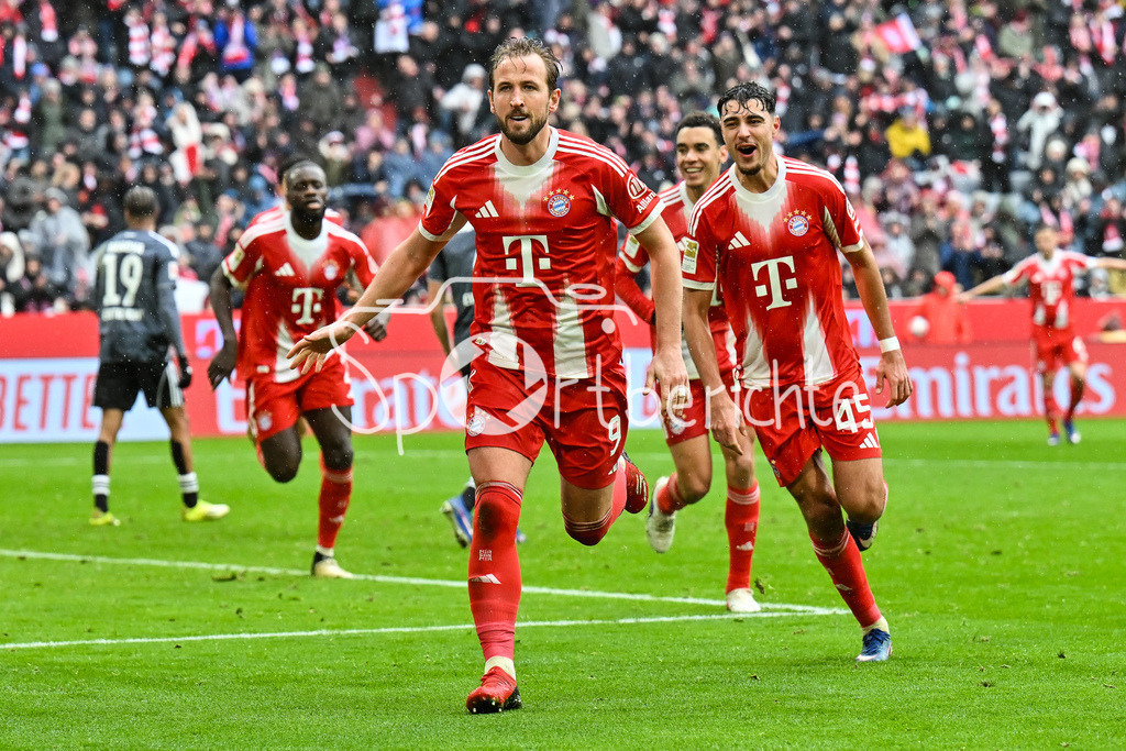 FC Bayern München - Eintracht Frankfurt | MUNICH, GERMANY - 21. FEBRUARY: Jubel der Hausherren nach dem Treffer zum 2-0 durch Harry KANE (FC Bayern Munich 9) / Tor / Torschuetze / Freude / Happy während dem Bundesligamatch zwischen dem FC Bayern München und der SG Eintracht Frankfurt am 23. Spieltag in der Allianz Arena / DFL REGULATIONS PROHIBIT ANY USE OF PHOTOGRAPHS AS IMAGE SEQUENCES AND/OR QUASI-VIDEO / Aleksandar PAVLOVIC (FC Bayern Munich 45)