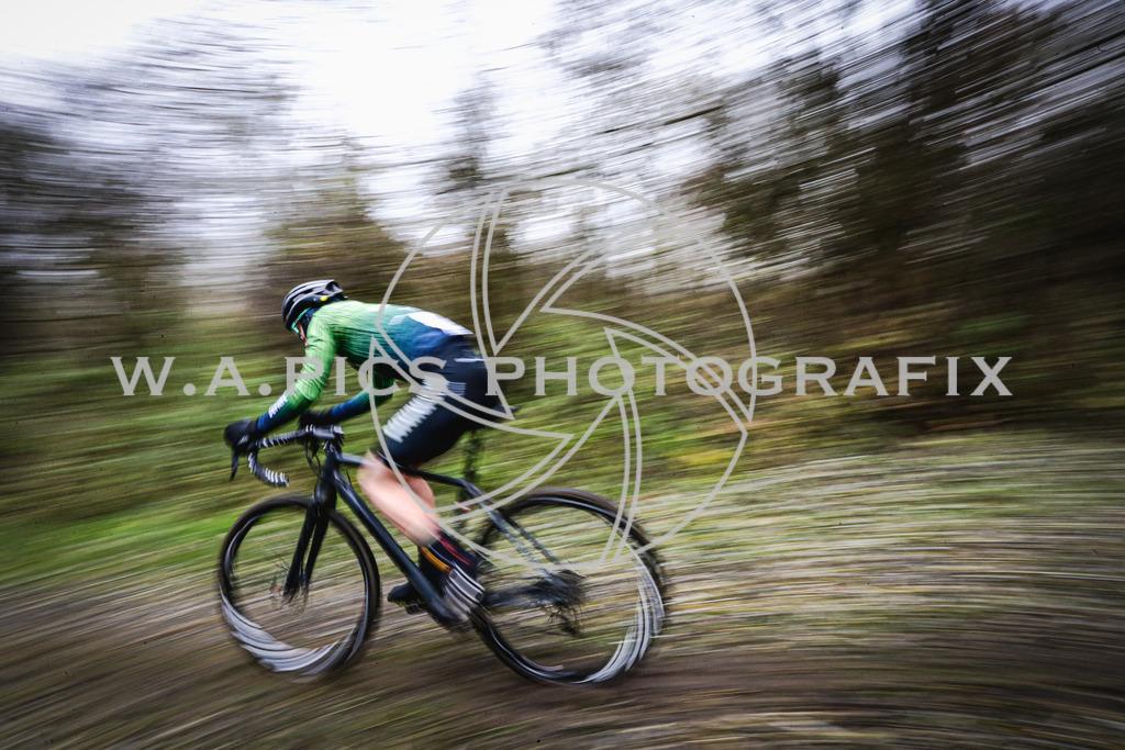 ..... | AUSTRIA, 24.11.24, 3.Radquerfeldein GP um das Sportzentrum Gunskirchen Image shows: Photo: Wapics / Andreas Willdoner