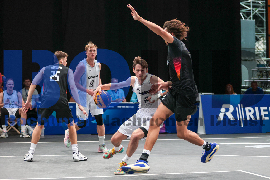 SES_RRG3x320250720-102 | bond - Realisiert mit Pictrs.com