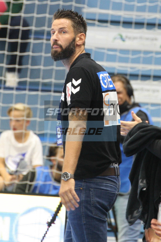 VFL Gummersbach - SC Magdeburg | Bennet Wiegert - © Sportfoto-Sale (MK) - Realisiert mit Pictrs.com