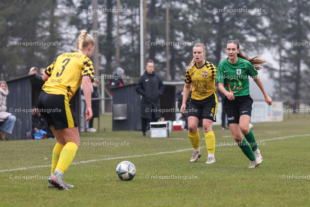 Fußball I Frauen I Saison 2025/2026 I Oberliga Schleswig-Holstein I 12. Spieltag I SV Frisia 03 Risum-Lindholm - Eichholzer SV | ml-sportfotografie - Realisiert mit Pictrs.com