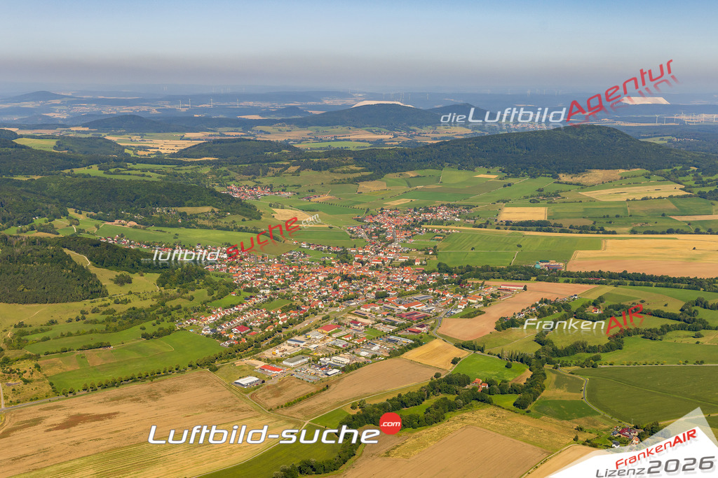 Luftbild der Stadt Dermbach - Das Luftbild wurde 2025 vom UL-Flugzeug heraus erstellt ( keine Drohnenaufnahme ) - Hochauflösende Luftaufnahme - für Wandbilder und großformatige Ausdrucke geeignet. Das besondere Geschenk!Hier alle&nbsp;Infos zur Lizenzierung der LuftaufnahmeWir fliegen auch dieses Jahr wieder in Ihre Region um Luftbilder zu erstellen.- Luftbild anfragen
