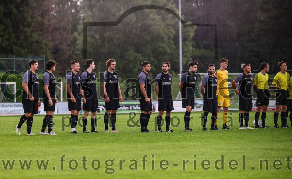 2023-08-05_014_FC_Langengeisling_gegen_SVN_Muenchen | Erding, Deutschland, 05.08.2023:
Fußball, Bezirksliga Oberbayern Ost 2023 / 2024, 2. Spieltag, FC Langengeisling gegen SVN München, Endergebnis: 1:3

Florian Rupprecht (FC Langengeisling, #39), Fabian Aigner (FC Langengeisling, #19), David Riederle (FC Langengeisling, #21), Paul Bucher (FC Langengeisling, #18), Maximilian Birnbeck (FC Langengeisling, #27), Andreas Buchberger (FC Langengeisling, #5), Lucas Seeholzer (FC Langengeisling, #2), Maximilian Maier (FC Langengeisling, #10), Maximilian Hintermaier (FC Langengeisling, #13), Torwart Louis Rotert (FC Langengeisling, #12), Hannes Dornauer (FC Langengeisling, #33)

Foto: Christian Riedel / fotografie-riedel.net